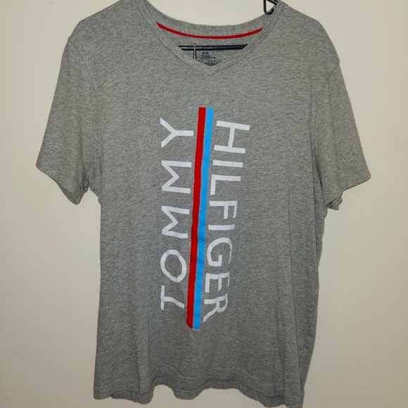 Tommy Hilfiger Gray Graphic V Neck T-Shirt Tee Sleepwear Logo Medium - Picture 1 of 6